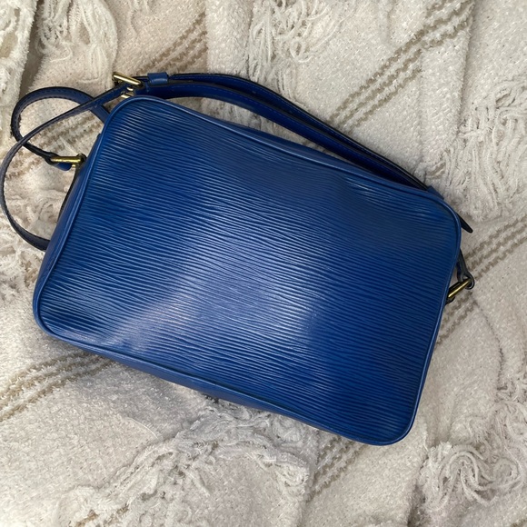 💎 Louis Vuitton Blue EPI Trocadero Crossbody 💎 - Picture 2 of 12